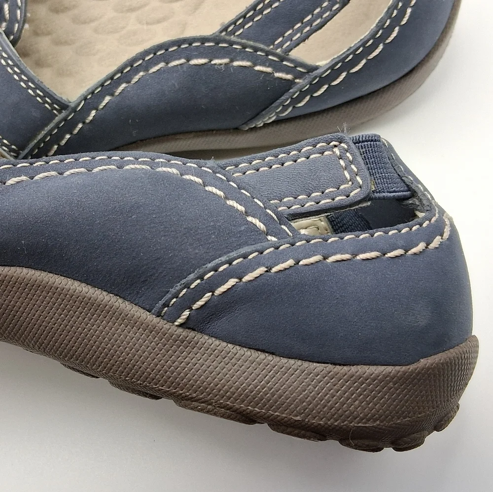 Clarks Mary Jane Loafers/Driving Shoes with Light Arch Support & White Stitching - Picture 10 of 13
